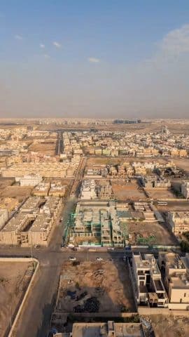 عقار مساحة ٤٠٠