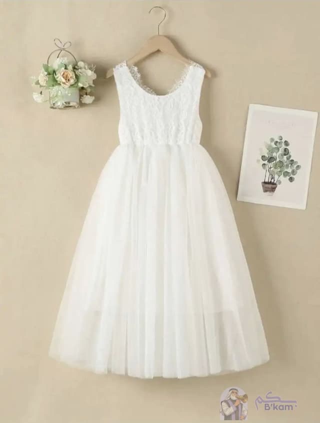 فستان طفلة ابيض جميل
